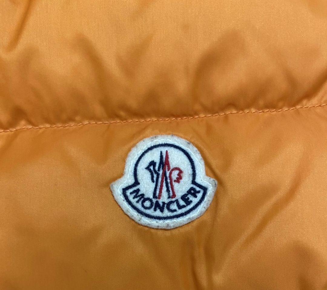 MONCLER オレンジ ダウンベスト アニメーションタグ