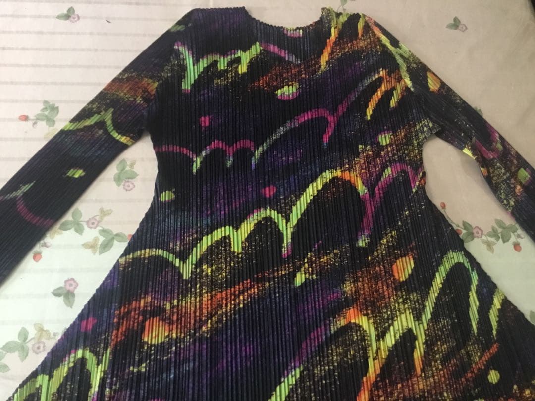 ナ*ナ様 最終価格です❗️プリーツプリーズ　多色ストライプ柄Aライン長袖チュニッ