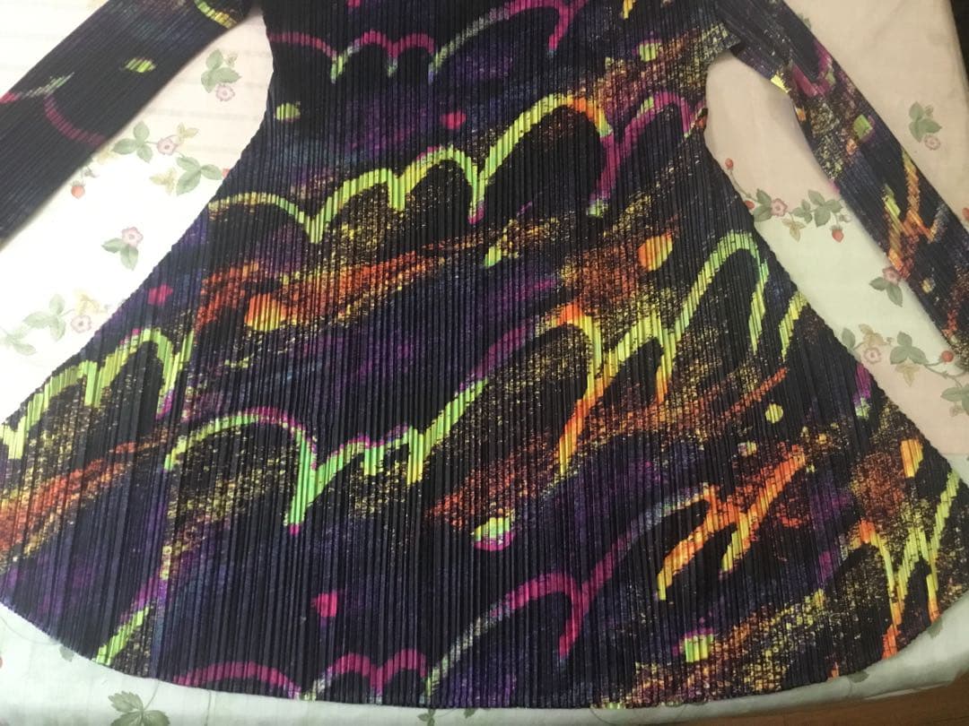 ナ*ナ様 最終価格です❗️プリーツプリーズ　多色ストライプ柄Aライン長袖チュニッ