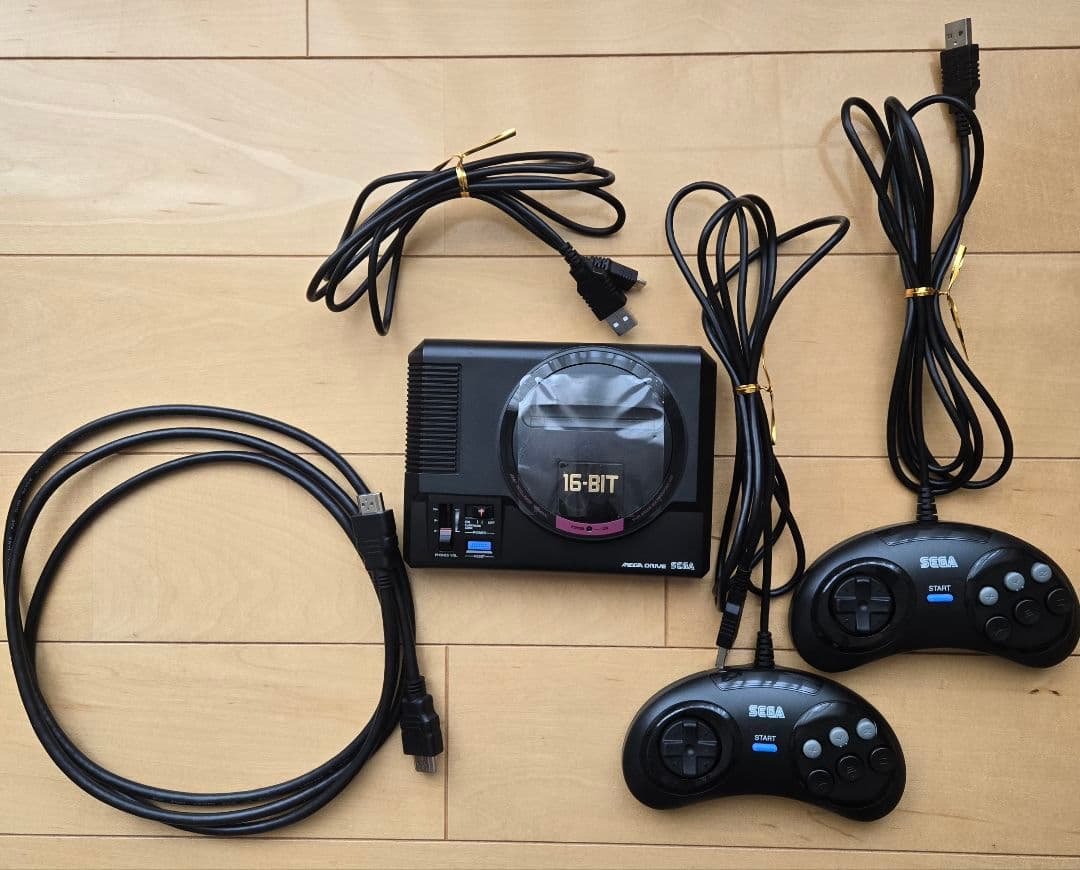 SEGA メガドライブ ミニ 　本体　コントローラー2個