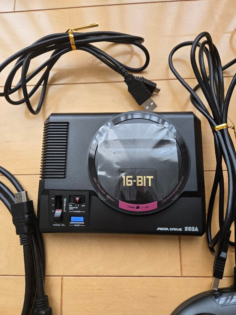 SEGA メガドライブ ミニ 　本体　コントローラー2個