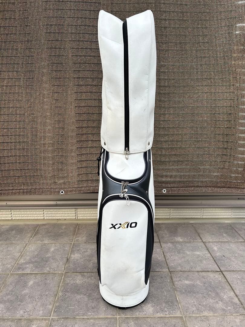 XXIO(ゼクシオ)キャディバッグ ホワイト/ブラック ツートン(微値下げ可能)