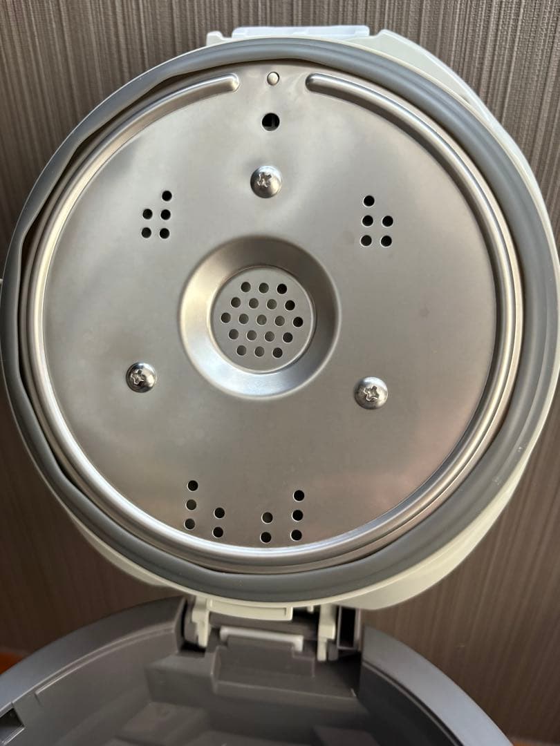 象印 ZOJIRUSHI スチーム式加湿器 EE-DC50 2022年製です。