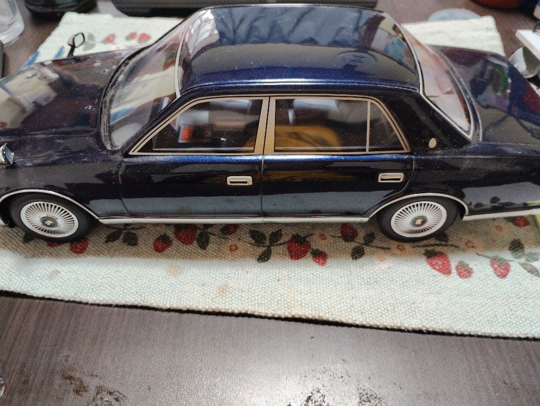 じ*ん様 京商トヨタセンチュリー ミニカー 1/18 ダークブルー中古
