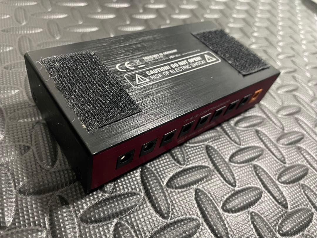 VITAL AUDIO VA-08 Mk-II（エフェクター用パワーサプライ）