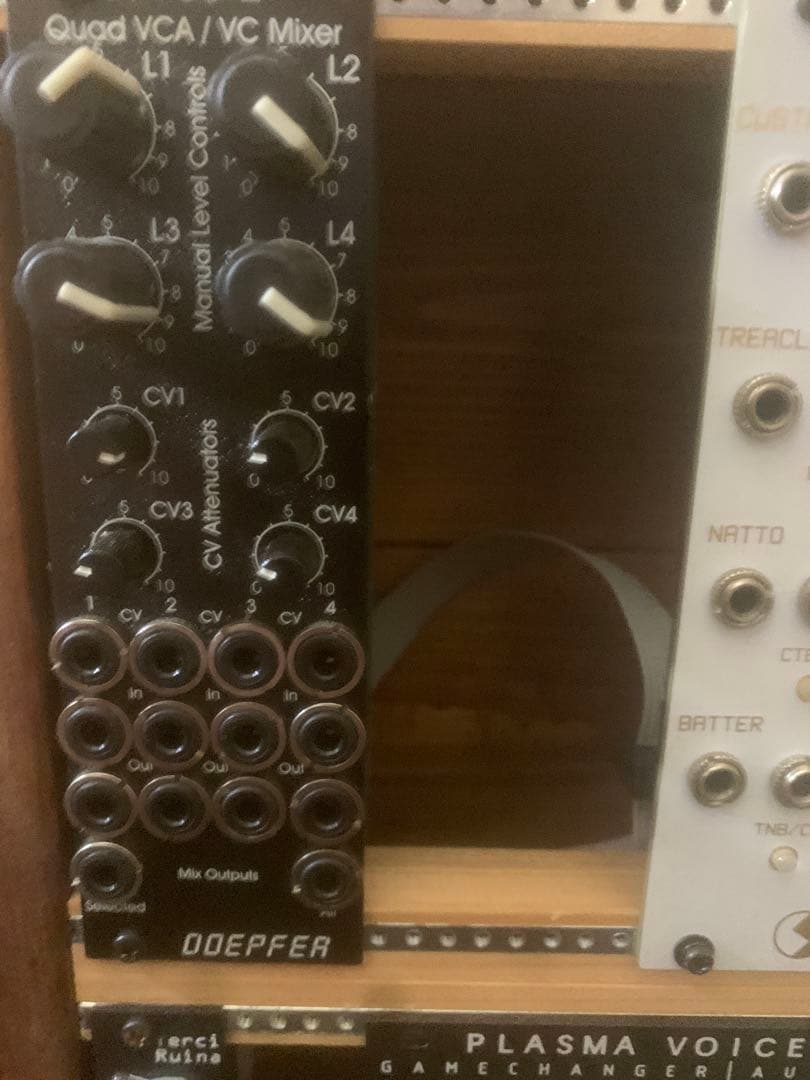 と*べ様 Doepfer Quad VCA / VC Mixer モジュラーシン