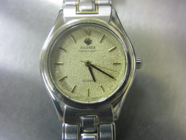 シチズン　アセンダ・レディースクォーツ　１８Ｋベゼル