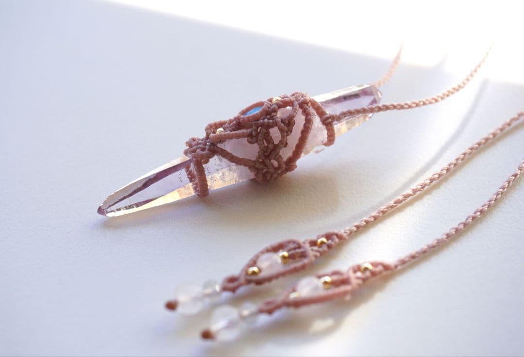 両剣ベラクルスアメジストポイント　エチオピア産オパール　マクラメ　ネックレス