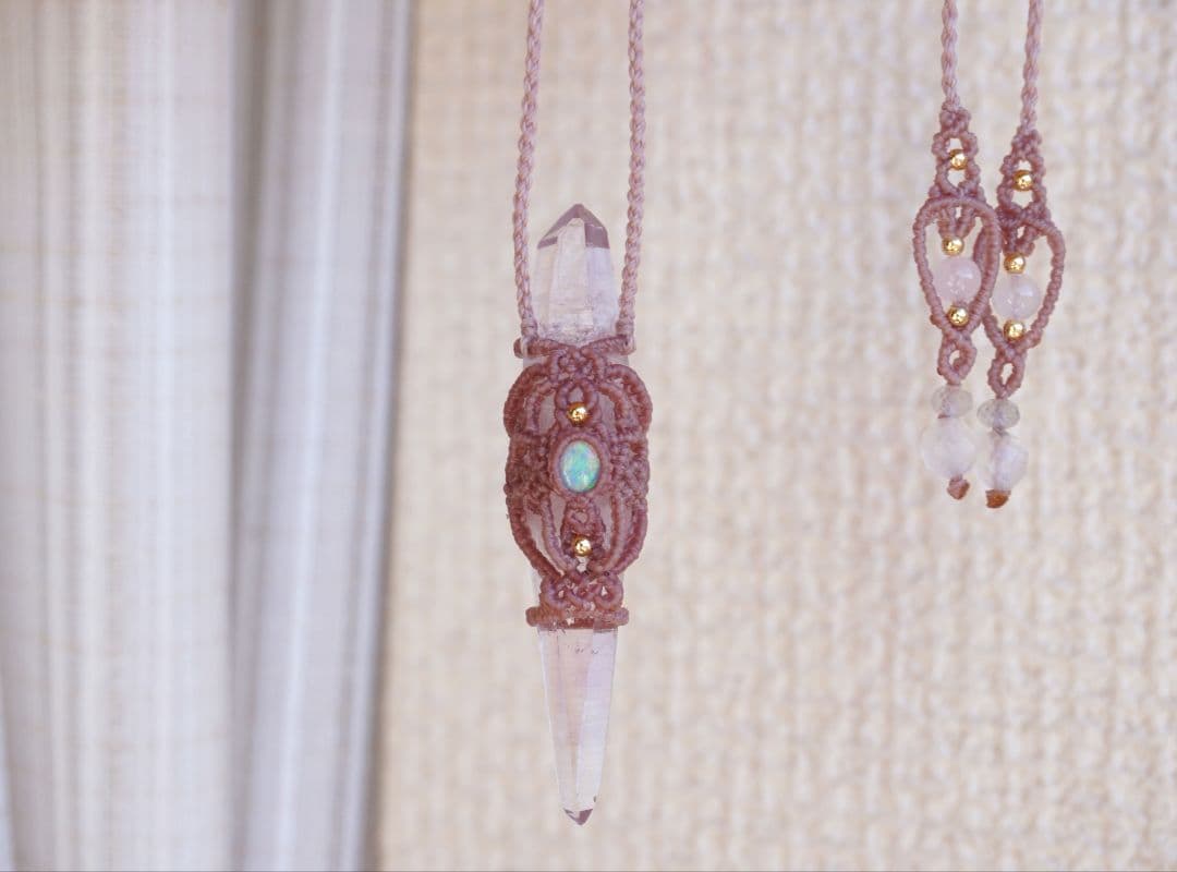 両剣ベラクルスアメジストポイント　エチオピア産オパール　マクラメ　ネックレス