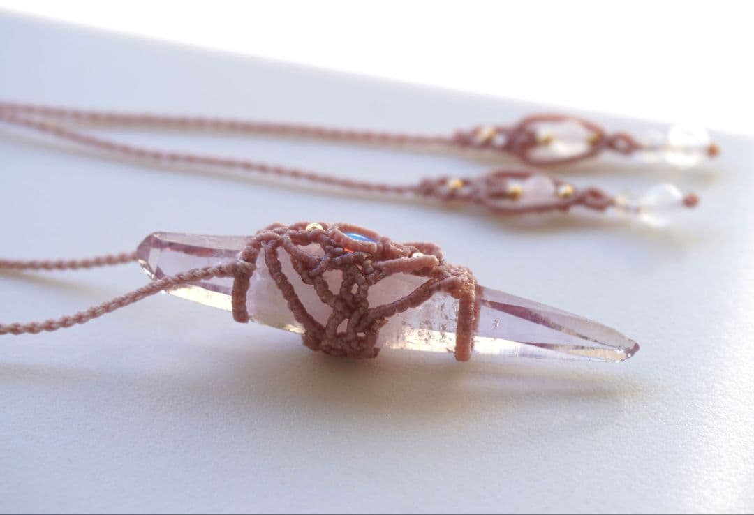 両剣ベラクルスアメジストポイント　エチオピア産オパール　マクラメ　ネックレス