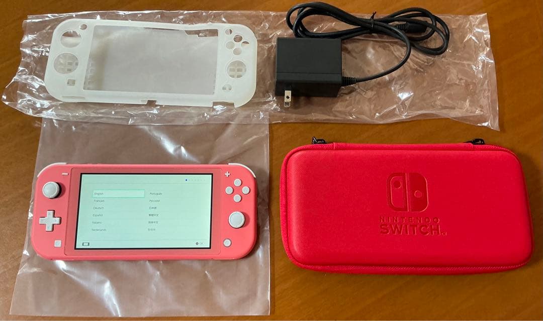 Nintendo Switch Lite コーラル ケース&シリコンカバー 付属