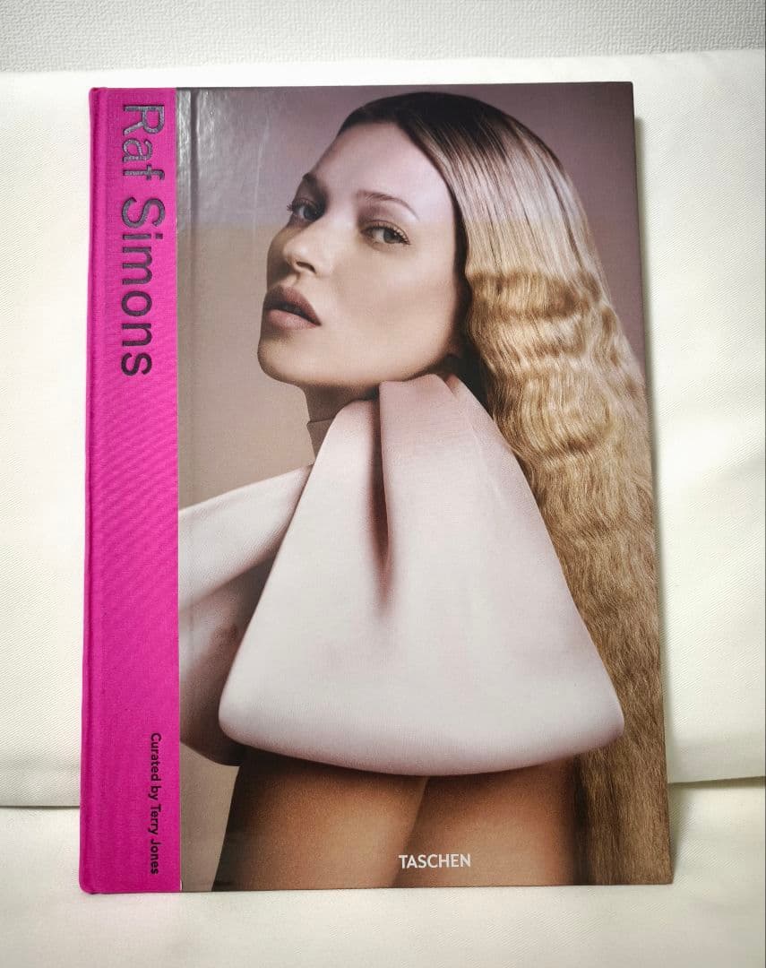 【希少】Raf Simons / Terry Jones 洋書