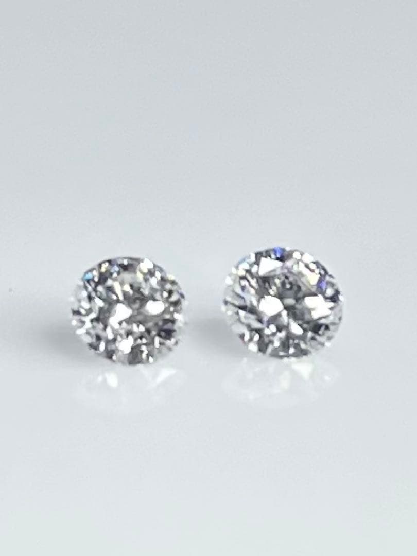 プラチナフクリン留　天然ダイヤモンドピアス 計0.6ct