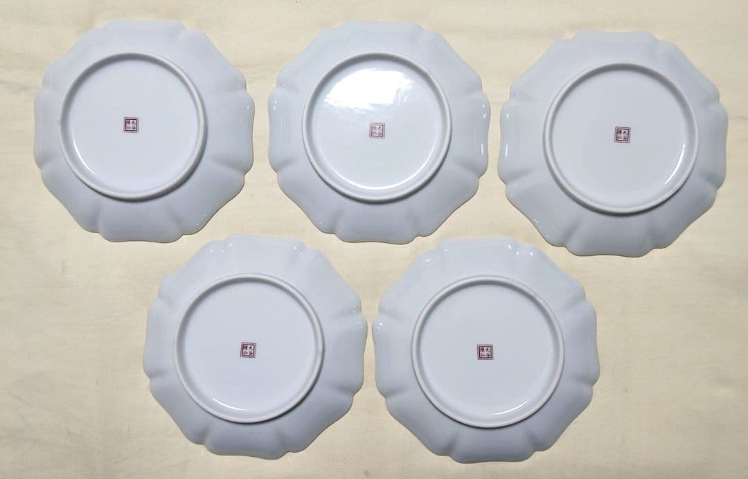 新品　九谷焼　隆仙造　色絵　縁起吉祥物　瓢箪巻物　八角輪花皿揃　5枚セット