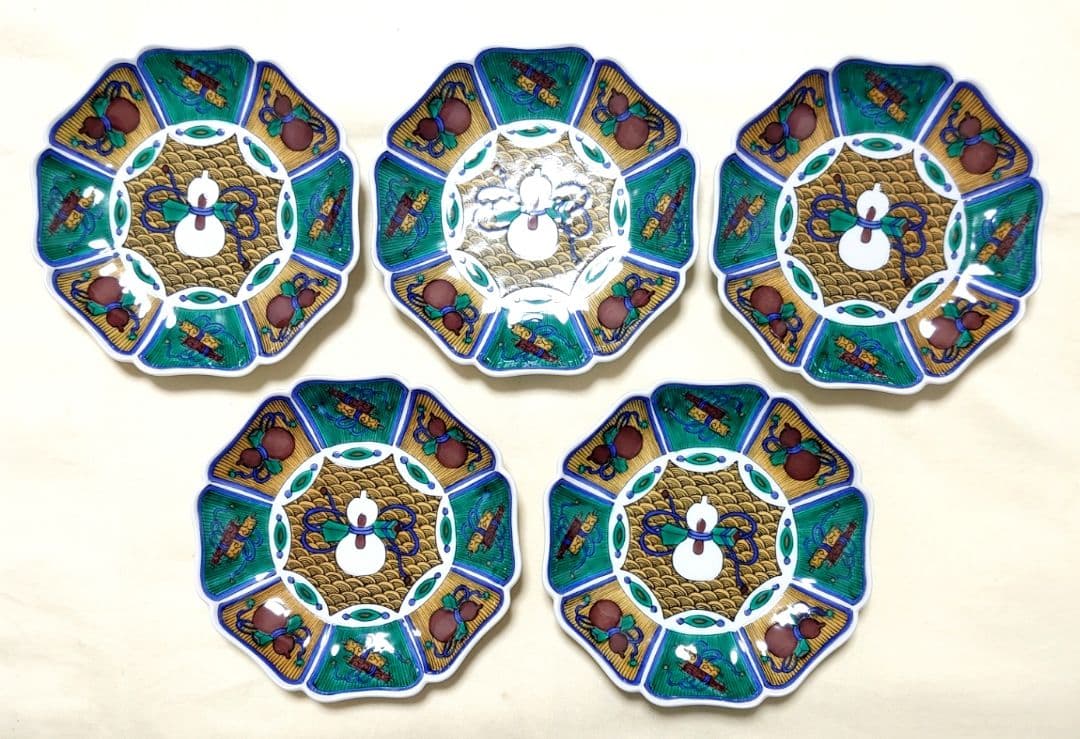 新品　九谷焼　隆仙造　色絵　縁起吉祥物　瓢箪巻物　八角輪花皿揃　5枚セット