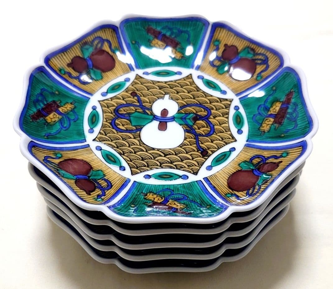 新品　九谷焼　隆仙造　色絵　縁起吉祥物　瓢箪巻物　八角輪花皿揃　5枚セット