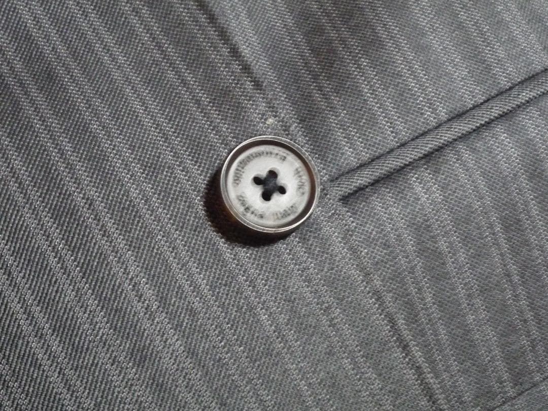 お値下げです。エルメネジルドゼニア　ダークグレー ストライプ スーツ