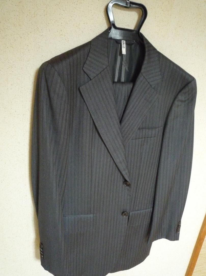 お値下げです。エルメネジルドゼニア　ダークグレー ストライプ スーツ
