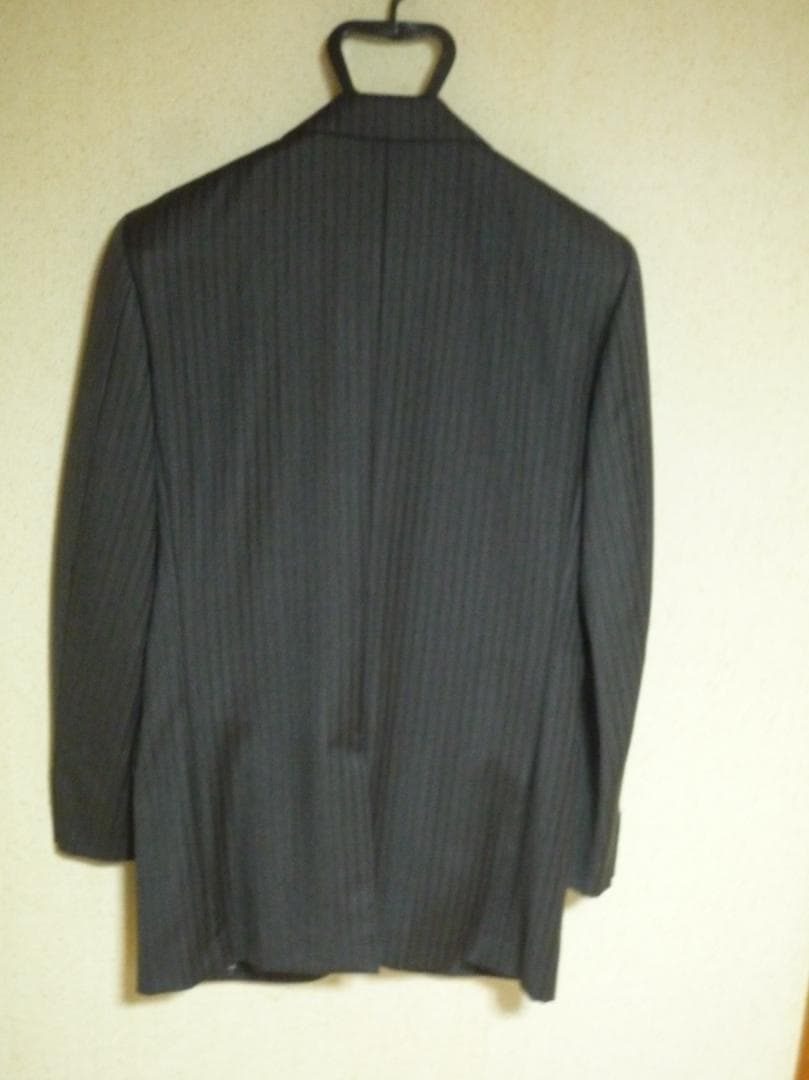 お値下げです。エルメネジルドゼニア　ダークグレー ストライプ スーツ