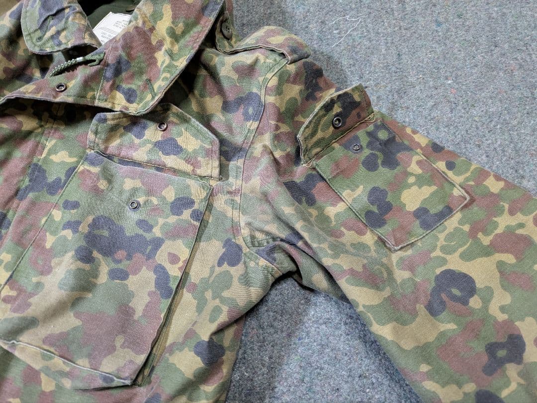 陸上自衛隊　2型迷彩（秋冬茶系）M65フィールドジャケット　戦闘外被　中古　M