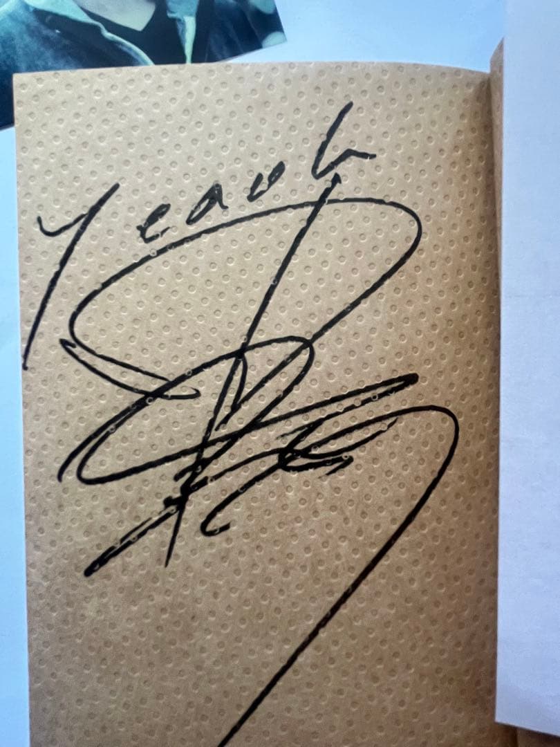 中邑真輔選手 直筆サイン入り自伝本、プロ格ヒーローフィギュア、おまけつき