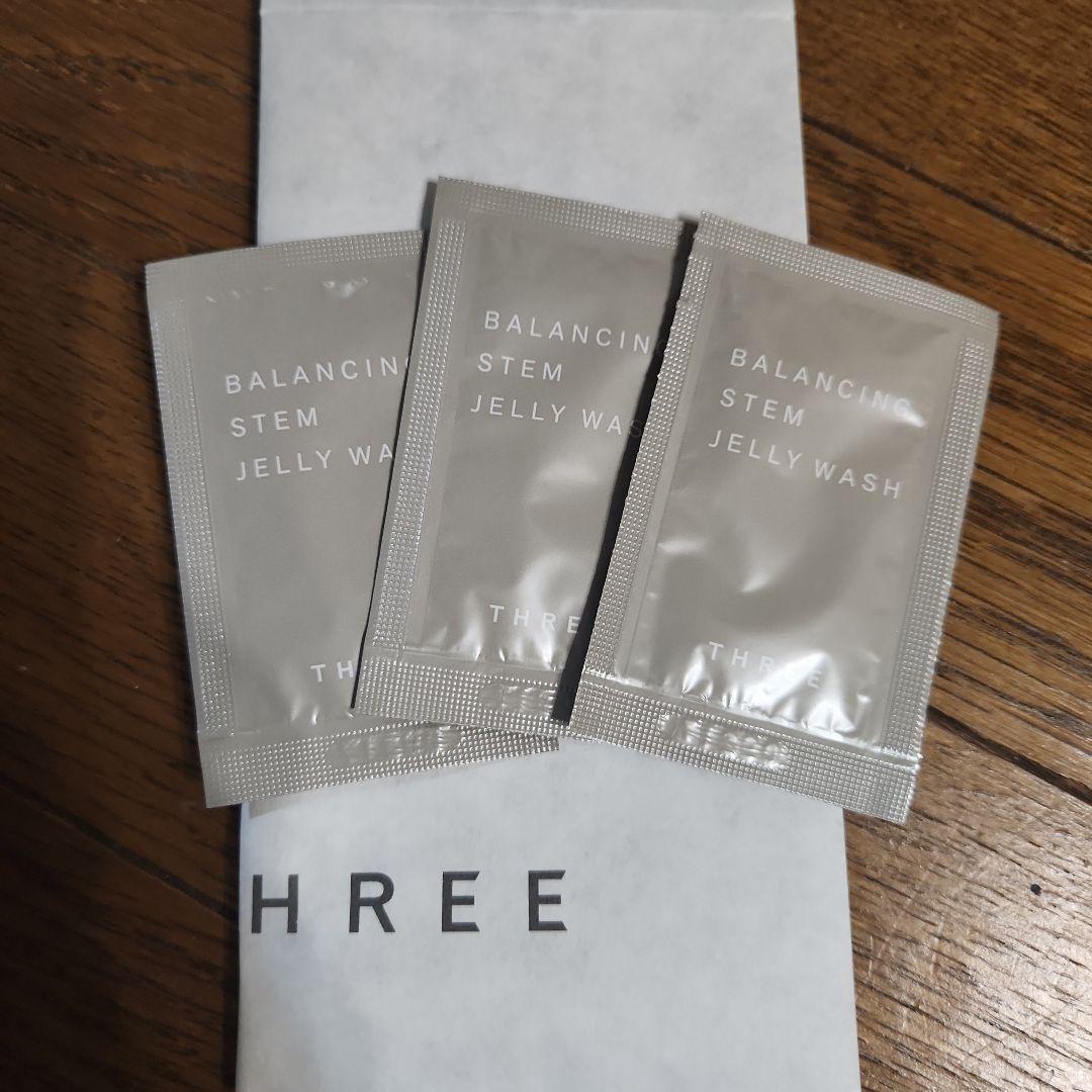 THREE バランシング ステム ローション・モイスチャライザー&洗顔料3袋付き