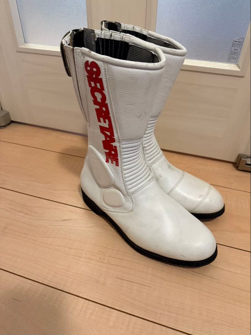 セクレテール　ブーツ