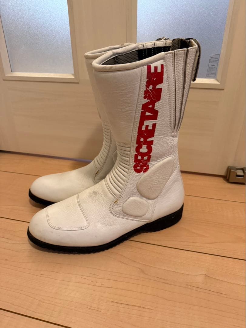 セクレテール　ブーツ