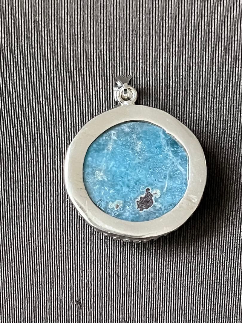 天然石☆高品質！ラリマーまる型ペンダントップ☆ワク付き☆濃いブルー＆模様美しい