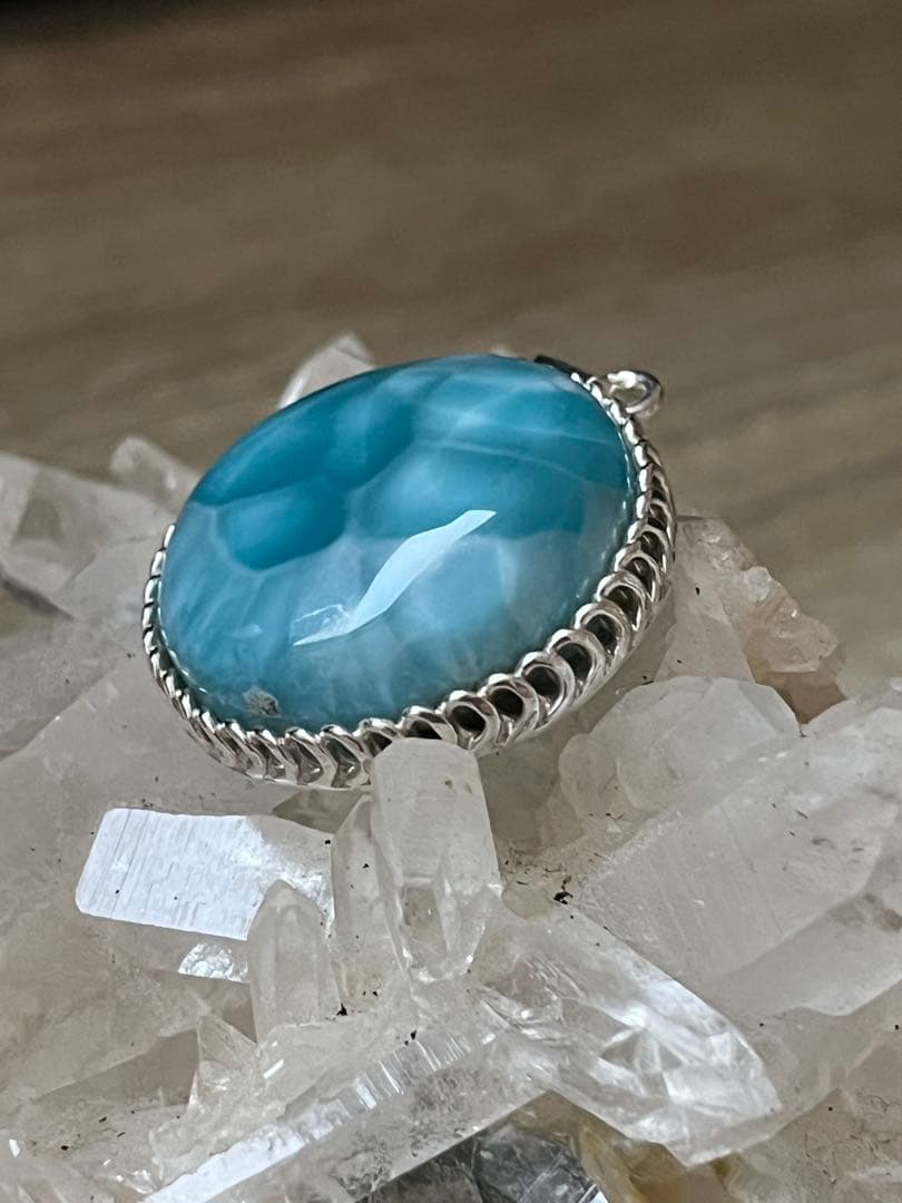 天然石☆高品質！ラリマーまる型ペンダントップ☆ワク付き☆濃いブルー＆模様美しい