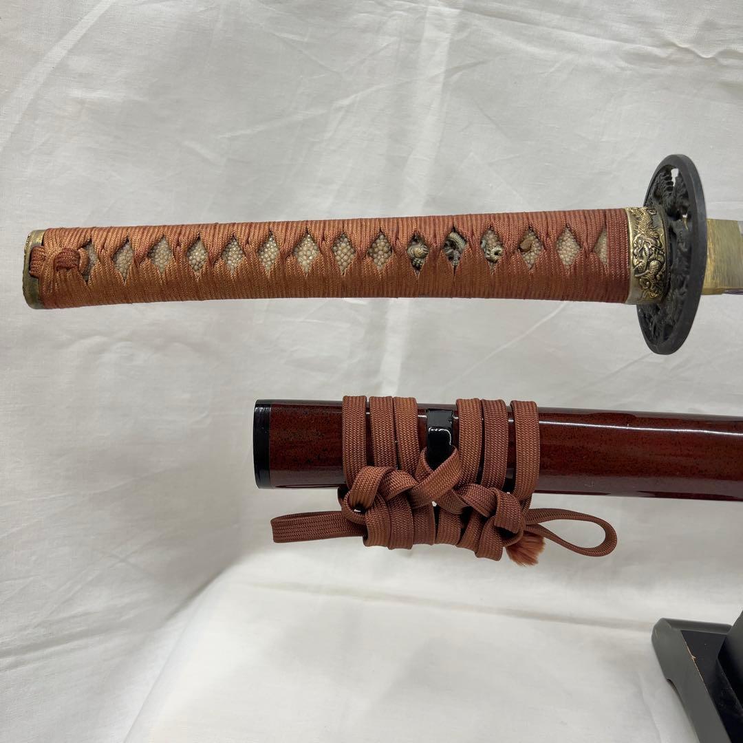 【模造刀】太刀 樋入り 全長102センチ 龍鍔 茶ツイシュ 鞘 互の目 刃紋