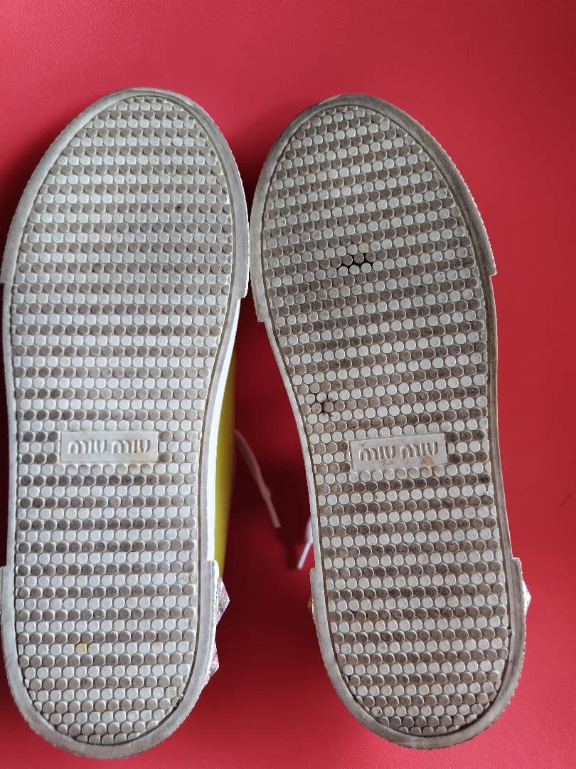 miumiuミュウミュウ レザー スニーカー クリスタル装飾付き 24，5