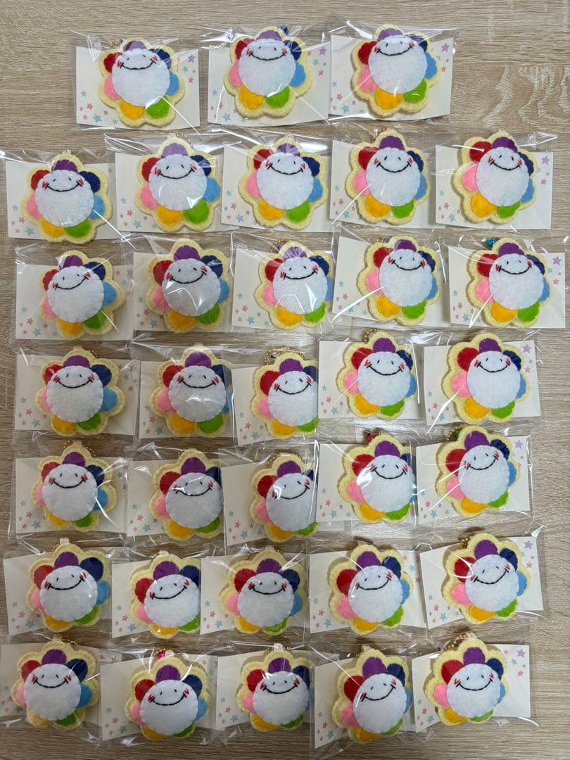 ハチハチ8。スマイルフラワー虹色33個セット