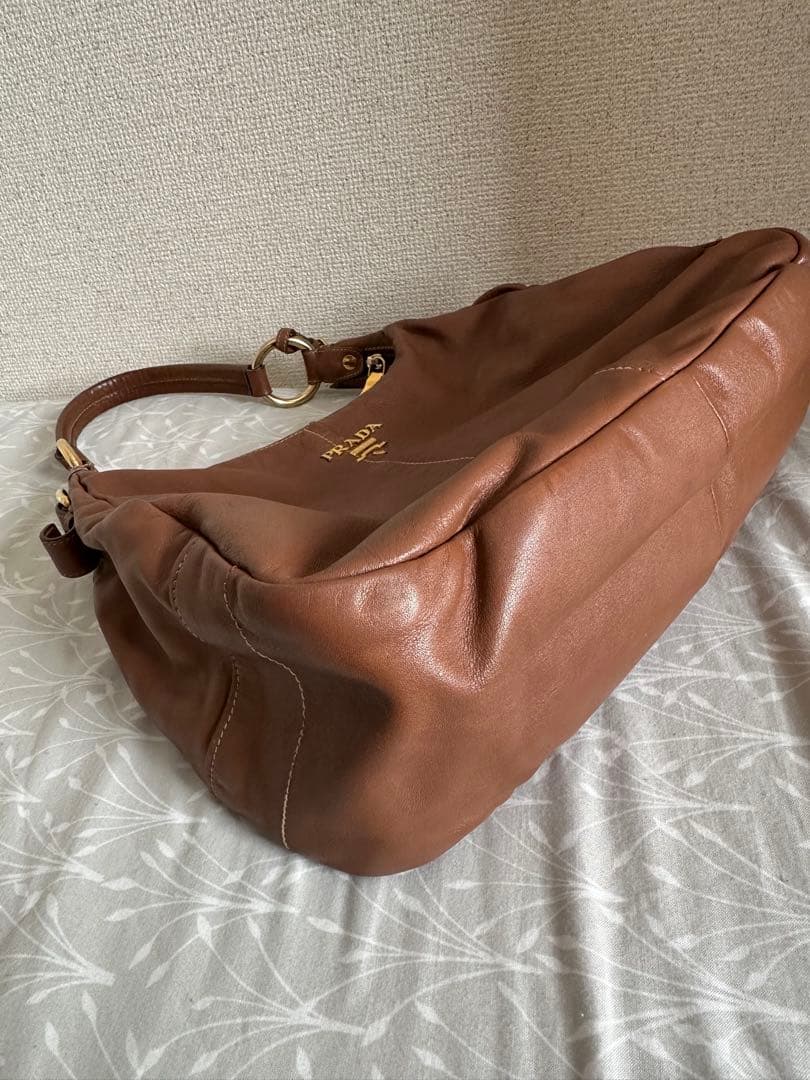 PRADA ブラウンショルダーバッグ