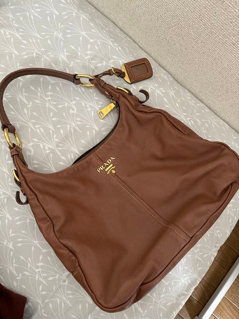 PRADA ブラウンショルダーバッグ