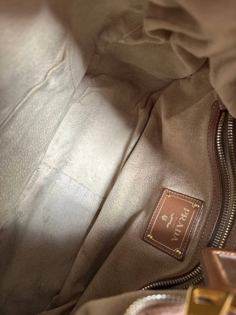 PRADA ブラウンショルダーバッグ