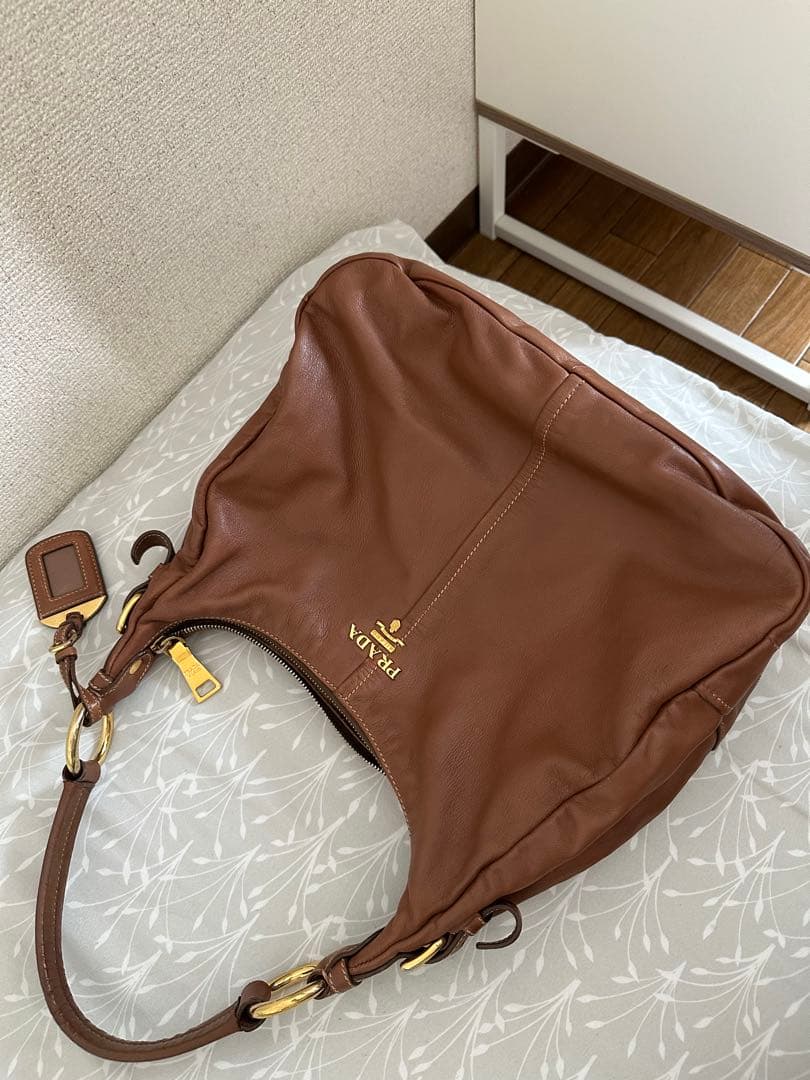 PRADA ブラウンショルダーバッグ