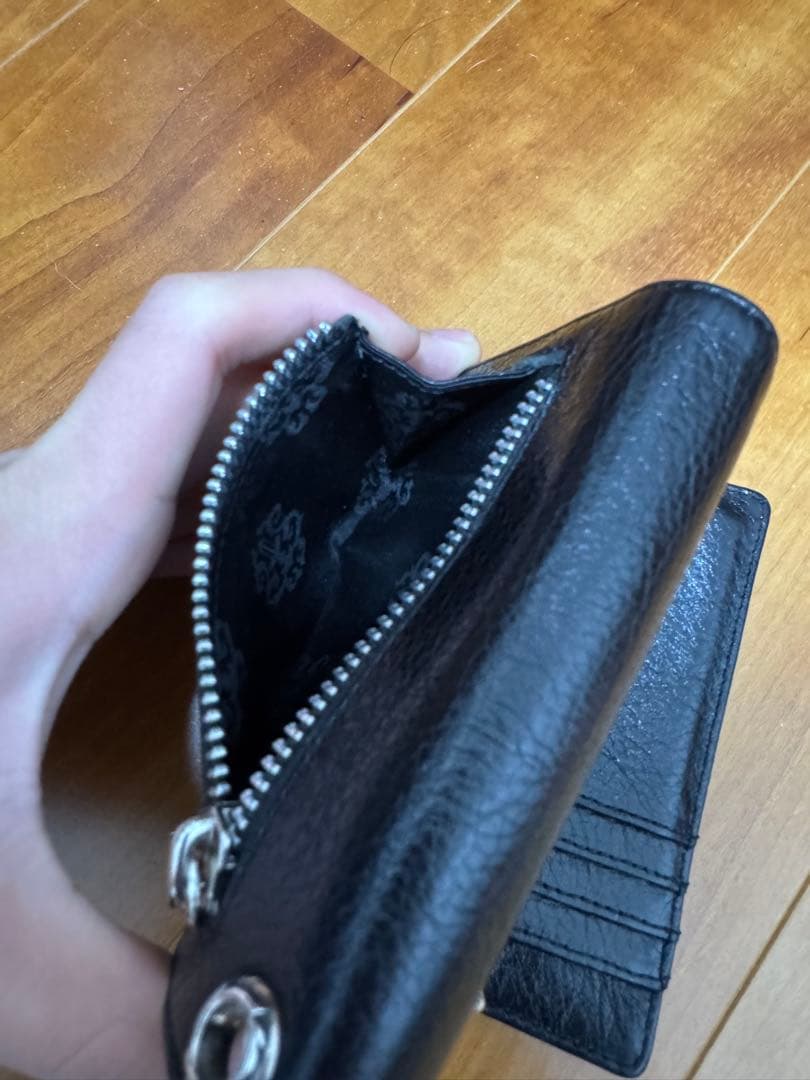ブラックレザー二つ折り財布