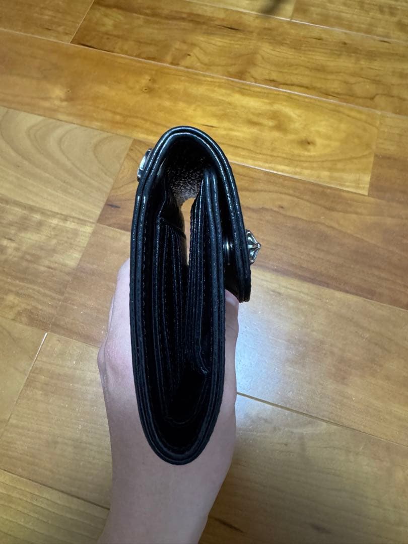 ブラックレザー二つ折り財布