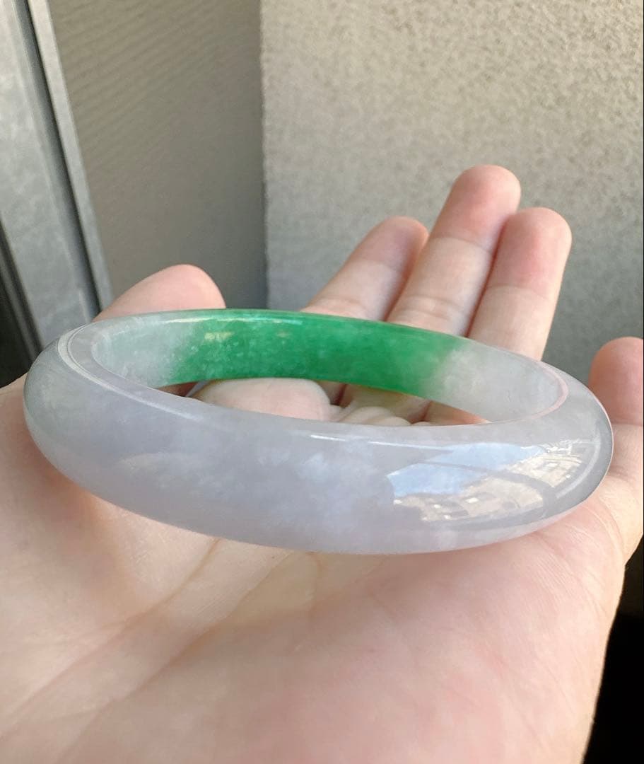 薄紫とグリーンのグラデーションAランクは翡翠ヒスイバングル