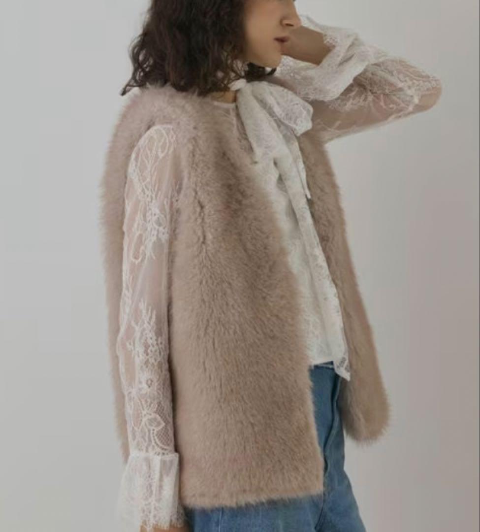 新品[グレースコンチネンタル　25AW フェイクフォックスファ－ベスト　ベージュ