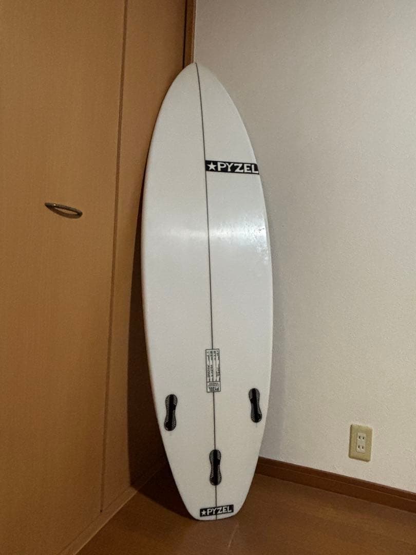 PYZEL SHADOW 5'11 28L＆フィンセット