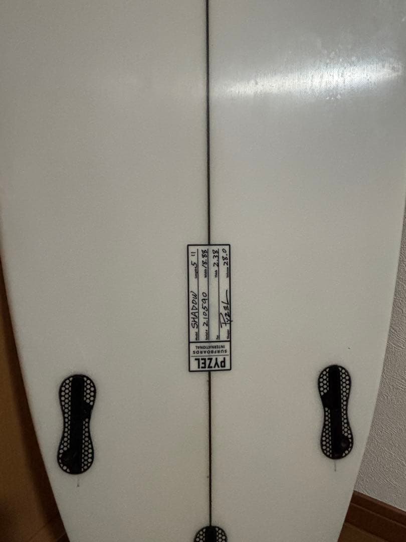 PYZEL SHADOW 5'11 28L＆フィンセット