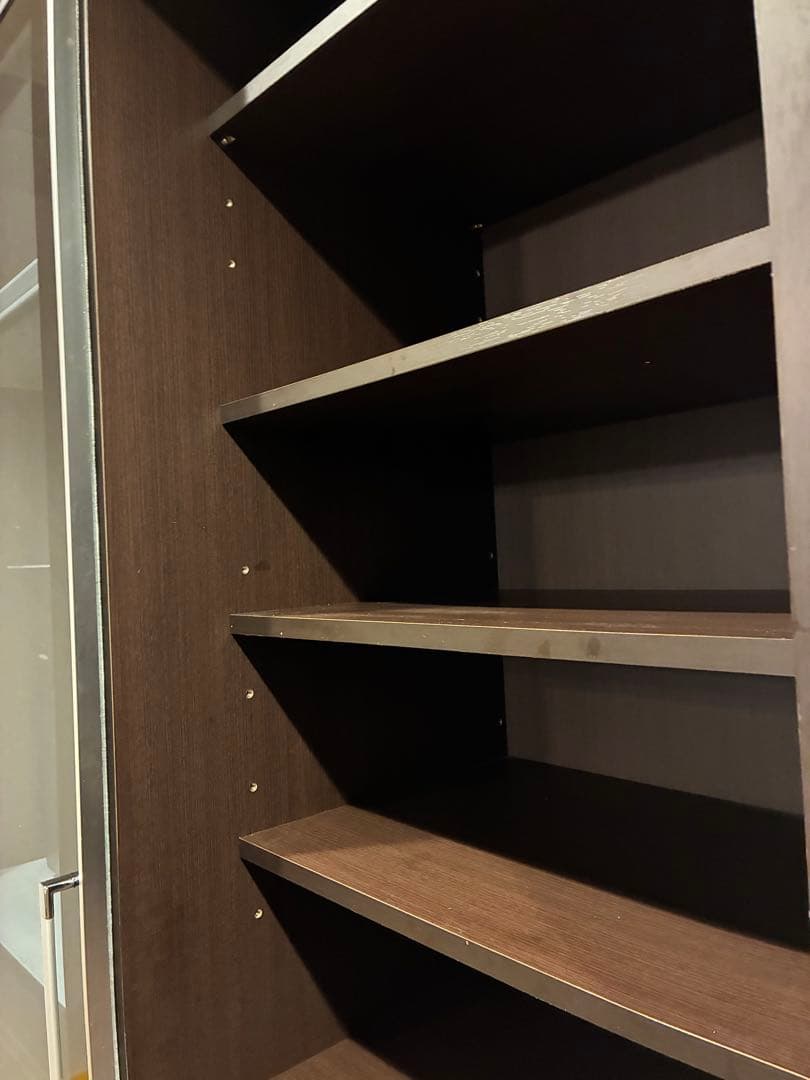 食器棚　ダークブラウン　ガラス扉付き