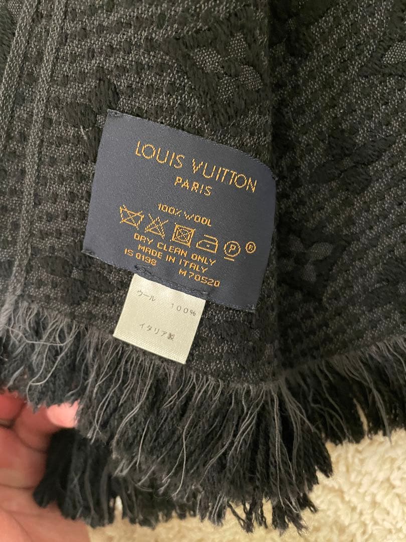 LOUIS VUITTON ブラック マフラー 100%ウール