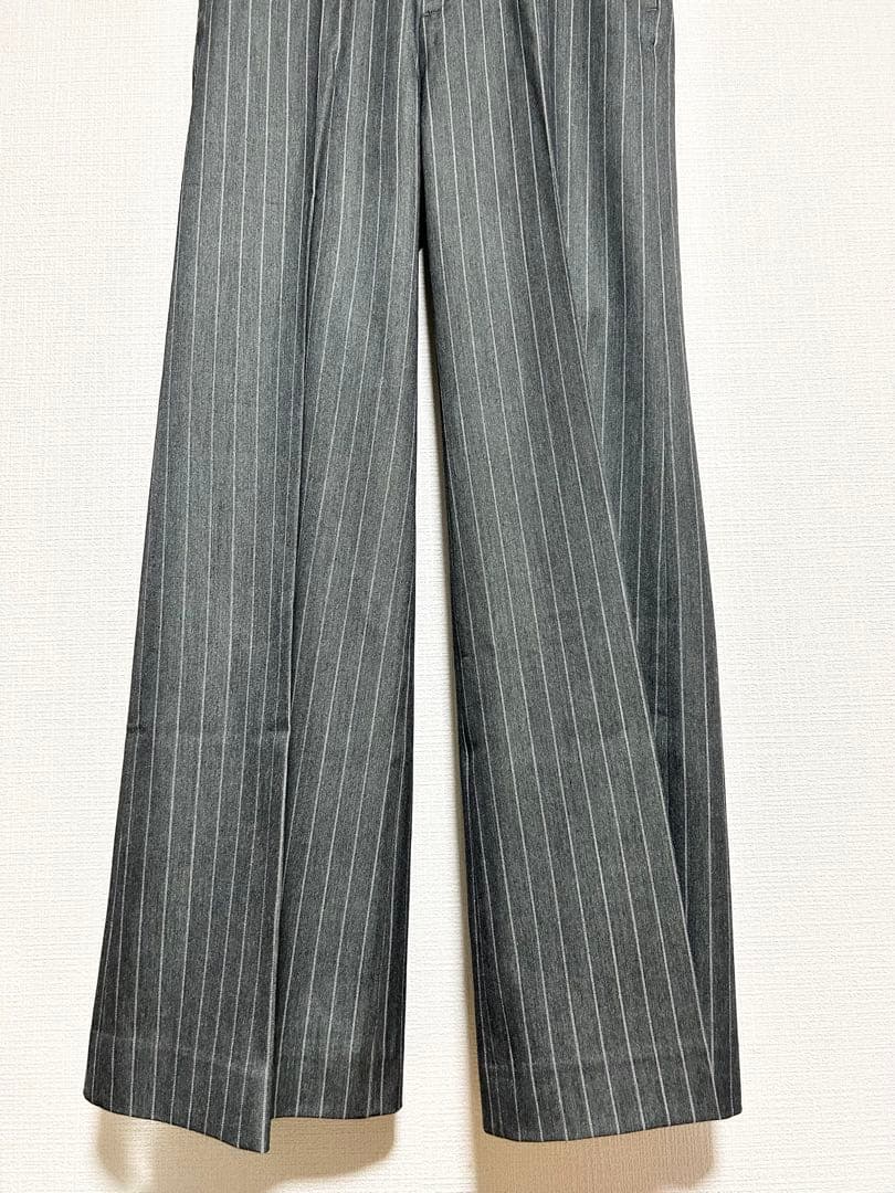 パンツ SHIKITARI STRIPE FLARE SLACKS GRAY
