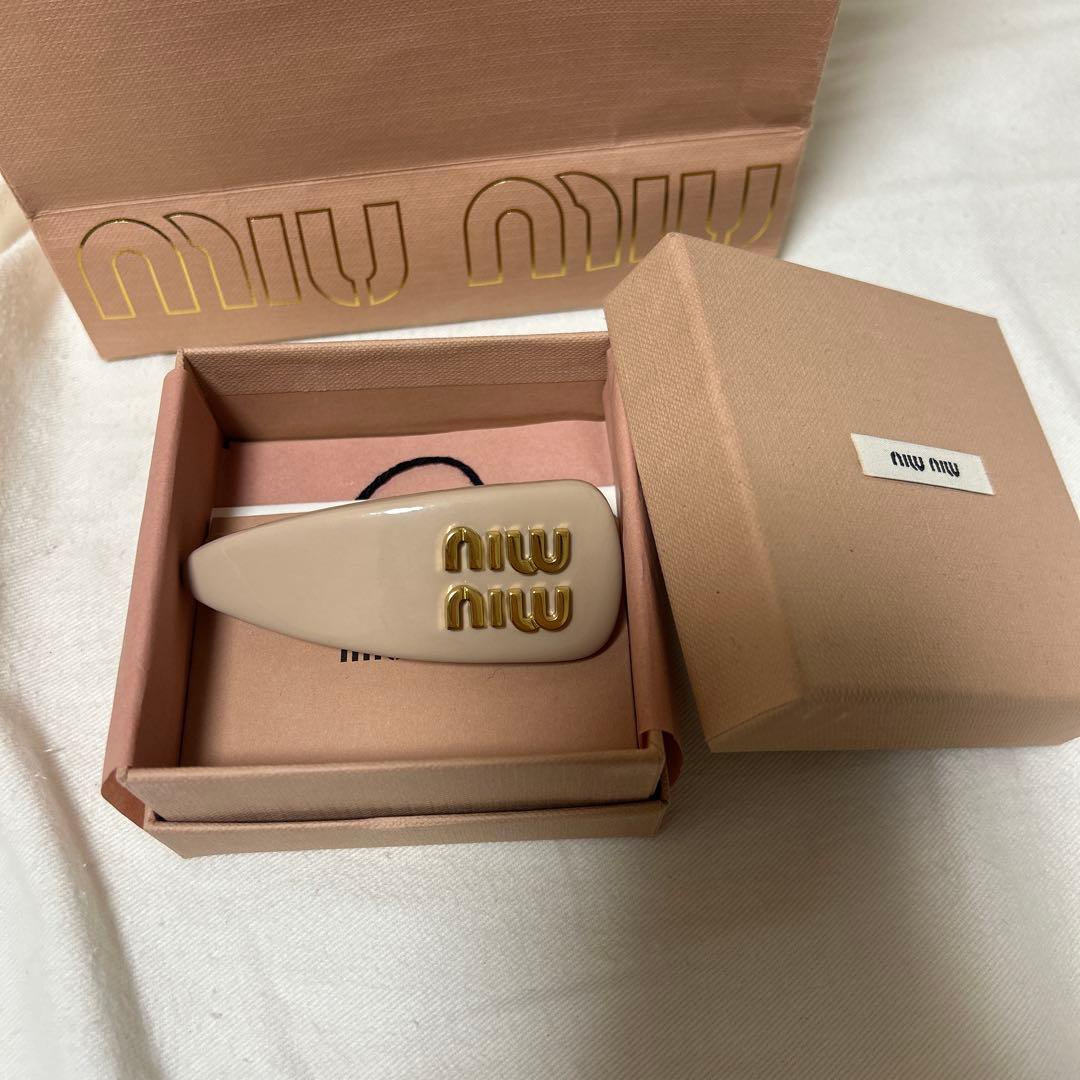 miu miu ロゴ ヘアクリップ 正規品