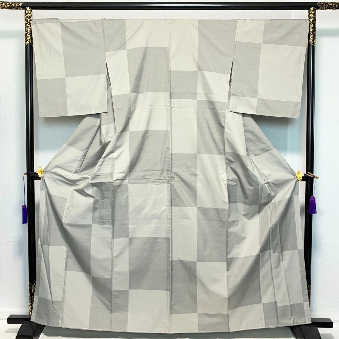 D237 本場白大島紬　変わり市松　正絹　着物　袷　しつけ糸付き未使用極美品