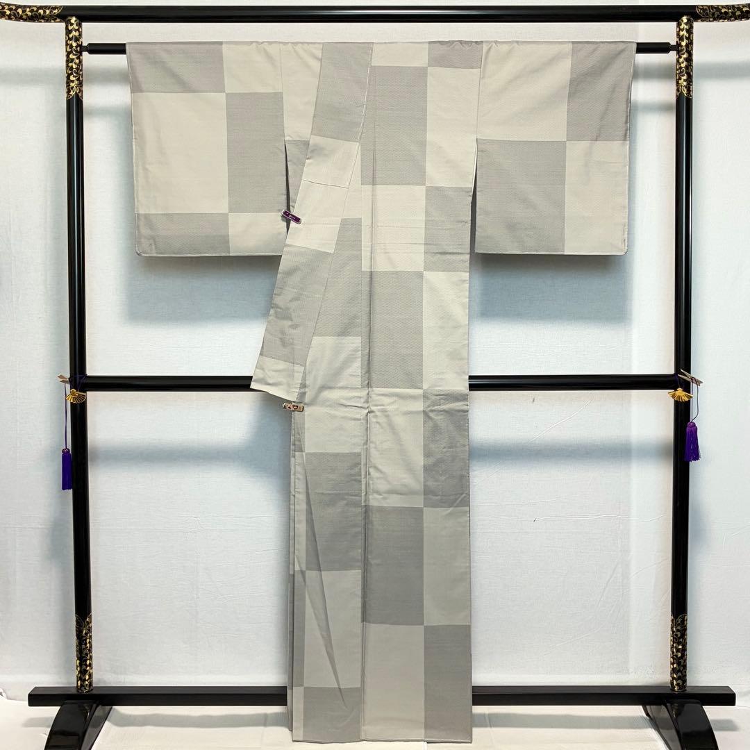 D237 本場白大島紬　変わり市松　正絹　着物　袷　しつけ糸付き未使用極美品