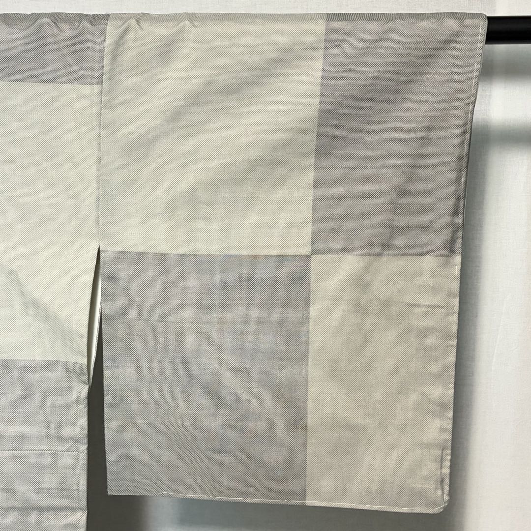 D237 本場白大島紬　変わり市松　正絹　着物　袷　しつけ糸付き未使用極美品